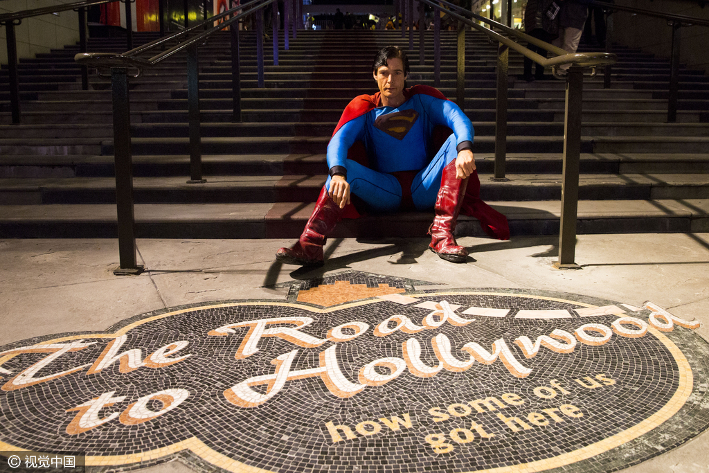 美国好莱坞超人模仿者落魄 流离失所成流浪汉 美国好莱坞超人模仿者落魄 流离失所成流浪汉