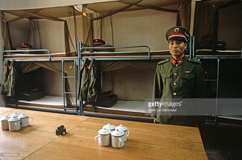 30年前解放军老照片:隔着屏幕透出气势