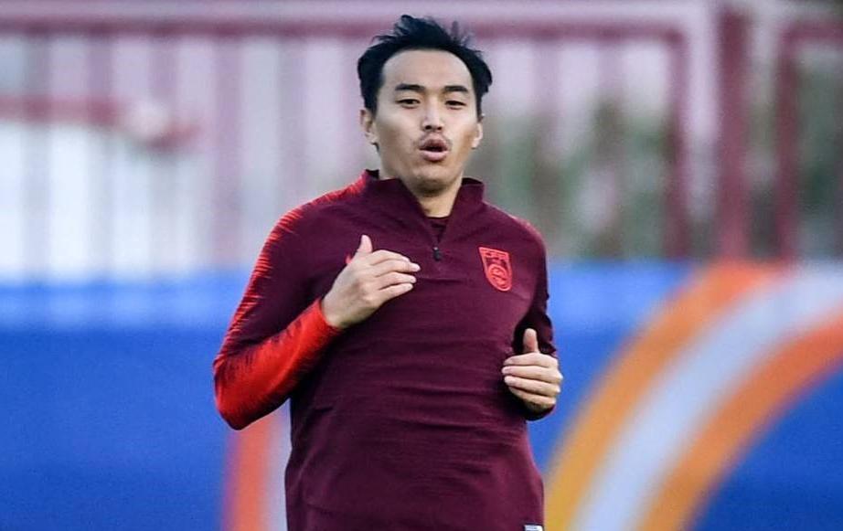 冯潇霆亚洲杯从舍身挡射门到公开致歉:进国足已成双刃剑