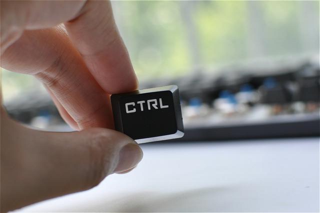 一把键盘竟无樱桃轴贵,灵逸黑寡妇104键评测