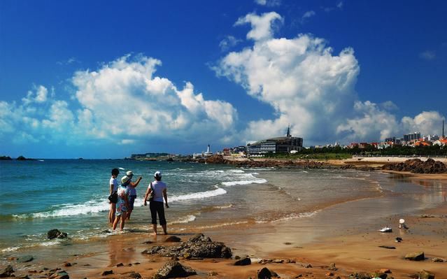 去中国三亚旅游好还是泰国普吉岛好?这位外国