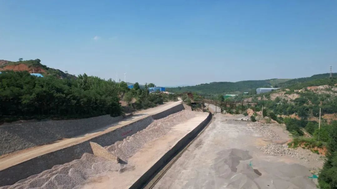 冷知识丨铁路的路基上铺满“碎石子” ,它们的“名字”和作用是什么_北京时间