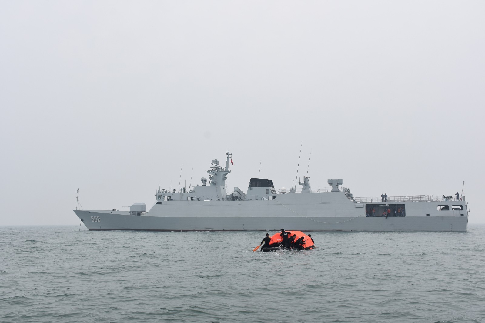 黄石舰赴俄罗斯参加国际军事比赛