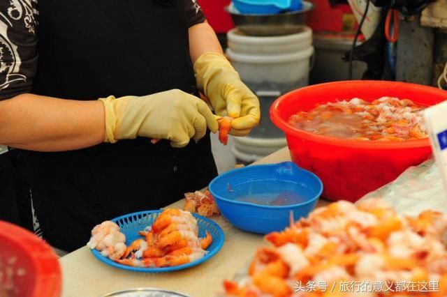 韩国菜市场的大妈这样卖虾,中国游客笑称:看 着