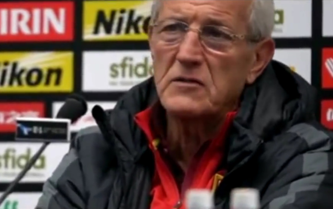 国足主教练罕见发飙,公开怼日本记者,亿万网