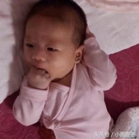 一岁多的宝宝老是摸自己的头,医生诊断说已经