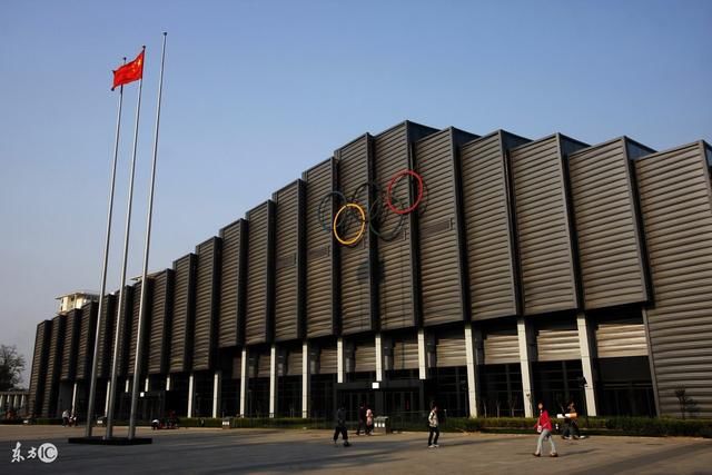 17位中国游客在泰国车祸受伤,司机逃逸,此时该