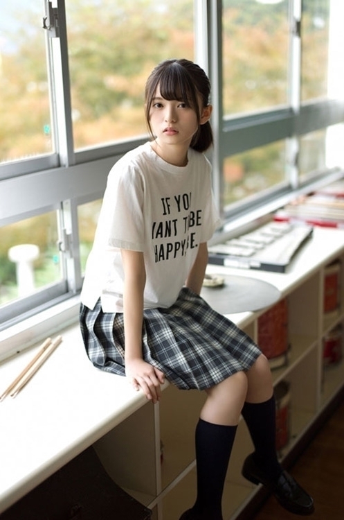 斋藤飞鸟写真曝光 上演制服诱惑