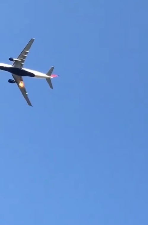 现场:一架由北京飞波士顿飞机起飞后机翼冒火