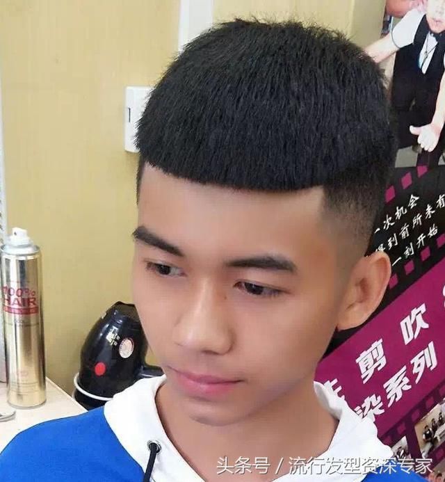 2018年男士学生流行的'刻痕头不连接青皮剃鬓