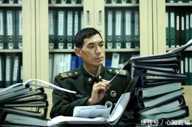 我國的一級軍士長軍銜也經歷了設立到取消,再到重新設立的階段.