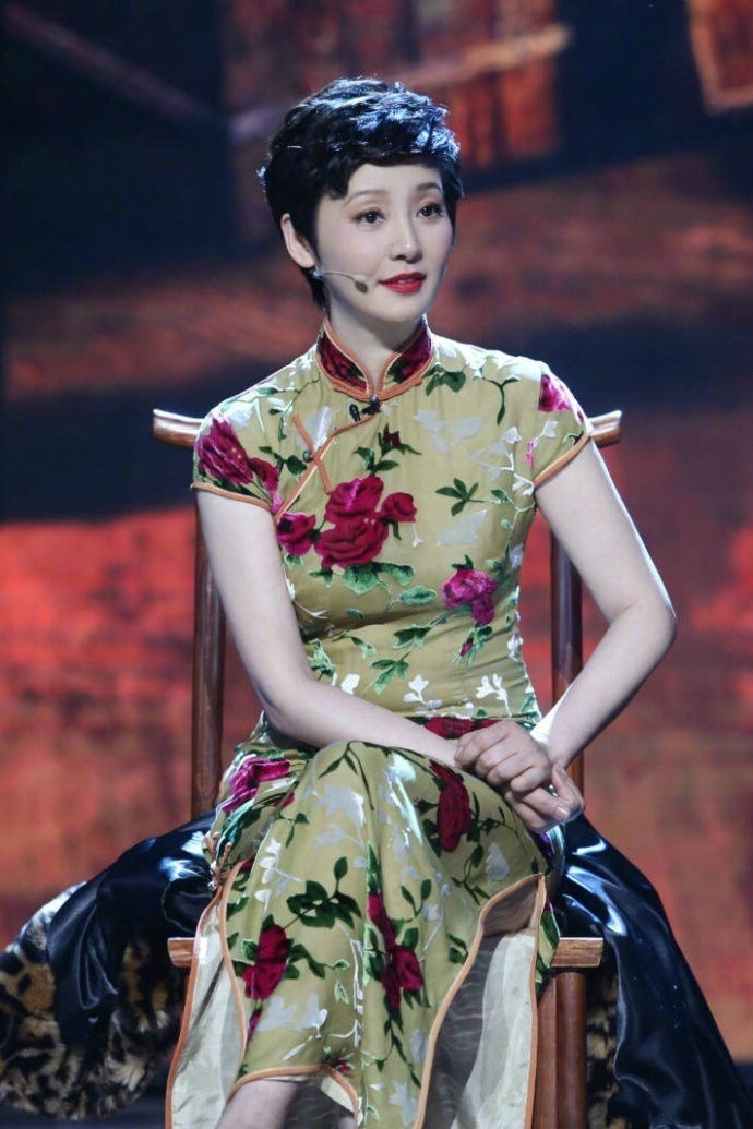 韩雪 贾静雯 马思纯和徐帆同样穿旗袍,哪个看起