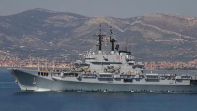 意大利“加里波第”号航母专注舰上火力？