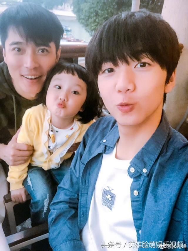 张丹峰37岁生日,46岁妻子洪欣送生日宴,继子张镐濂:爸生日快乐