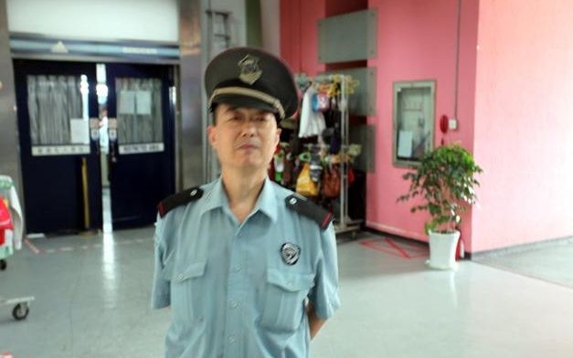 工厂保安工资,在东莞3500元,在深圳4千元,保安