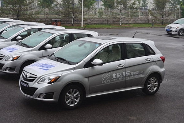 首批新能源车进入置换期 以旧换新有待破局