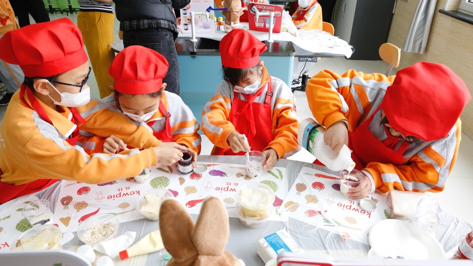 小学生变身“厨艺小达人” 首届小厨师培训平谷专场活动举行 小学生变身“厨艺小达人” 首届小厨师培训平谷专场活动举行