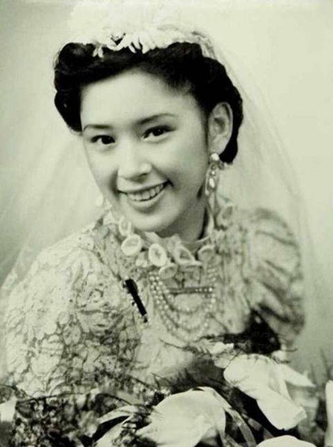 她母亲是民国第一美女, 老公是三军总司令, 晚年惨死寺庙!