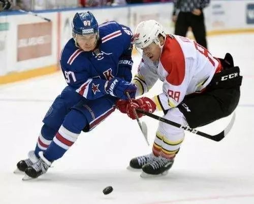 冰球还有越位?怎么撞是犯规?