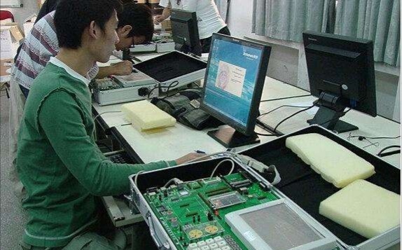 香港人来内地创业开公司,编写软件程序逆境赚