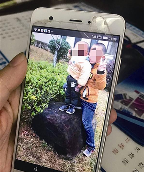 十岁男孩冲进火场救弟弟被烧伤 四岁弟弟丧命 十岁男孩冲进火场救弟弟被烧伤 四岁弟弟丧命