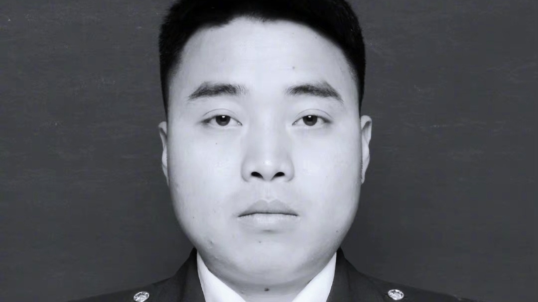 泪目！消防烈士生前弹唱《别知己》歌声生涩却动人 静静听完 送别英雄