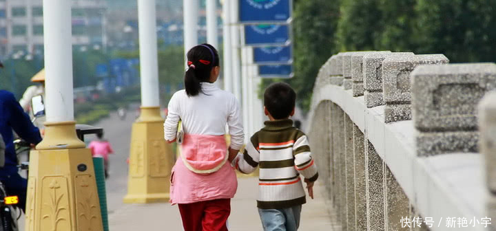 大姑姐买房借10万,5年后姐夫上门还钱,次日去