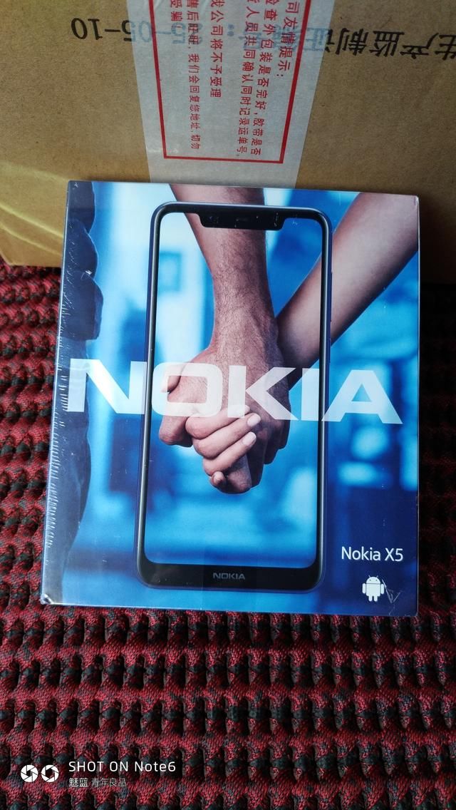 诺基亚X5简单开箱吃鸡和续航测试