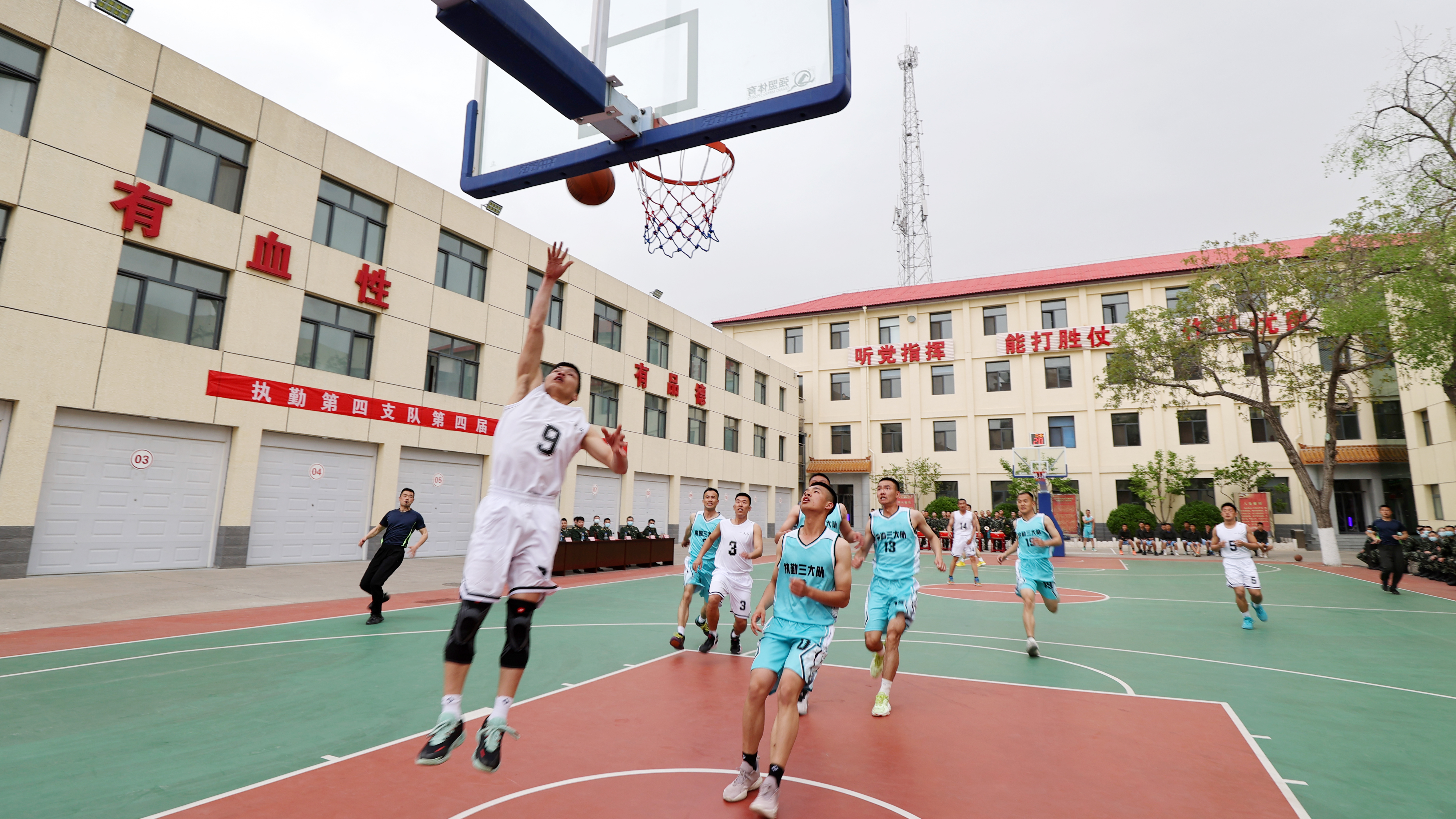 武警北京总队执勤四支队:“强军杯”篮球赛丰富官兵文化生活 武警北京总队执勤四支队:“强军杯”篮球赛丰富官兵文化生活