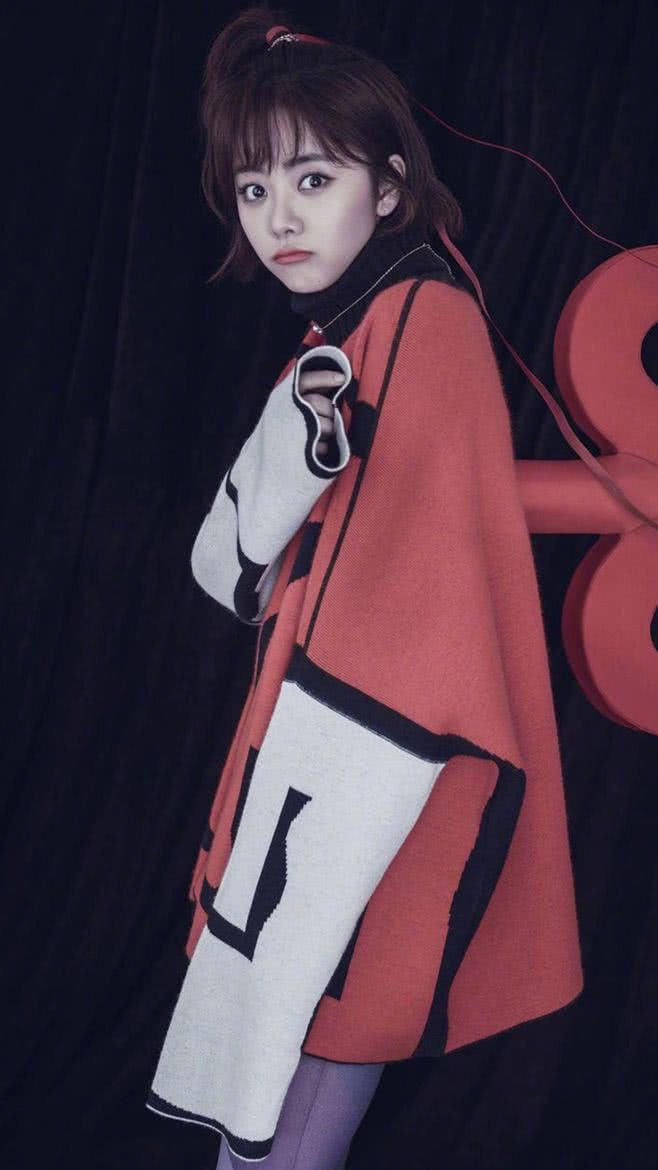 长着一张娃娃脸却是28岁的老阿姨,谭松韵连体