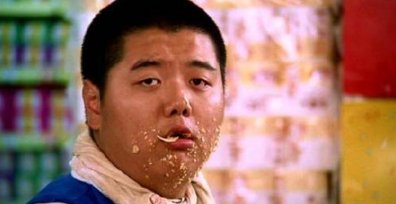 周星驰给了他成名的机会,刘德华给他投资,他却硬生生自己败光了!