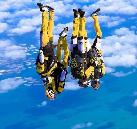 去迪拜跳伞,玩一次让人尖叫的旅行!