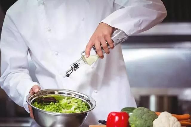 未来餐饮行业,厨师的出路在哪里?