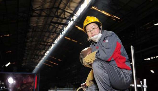 奋勇争先女焊将:用焊枪雕出“完美艺术品” 奋勇争先女焊将:用焊枪雕出“完美艺术品”