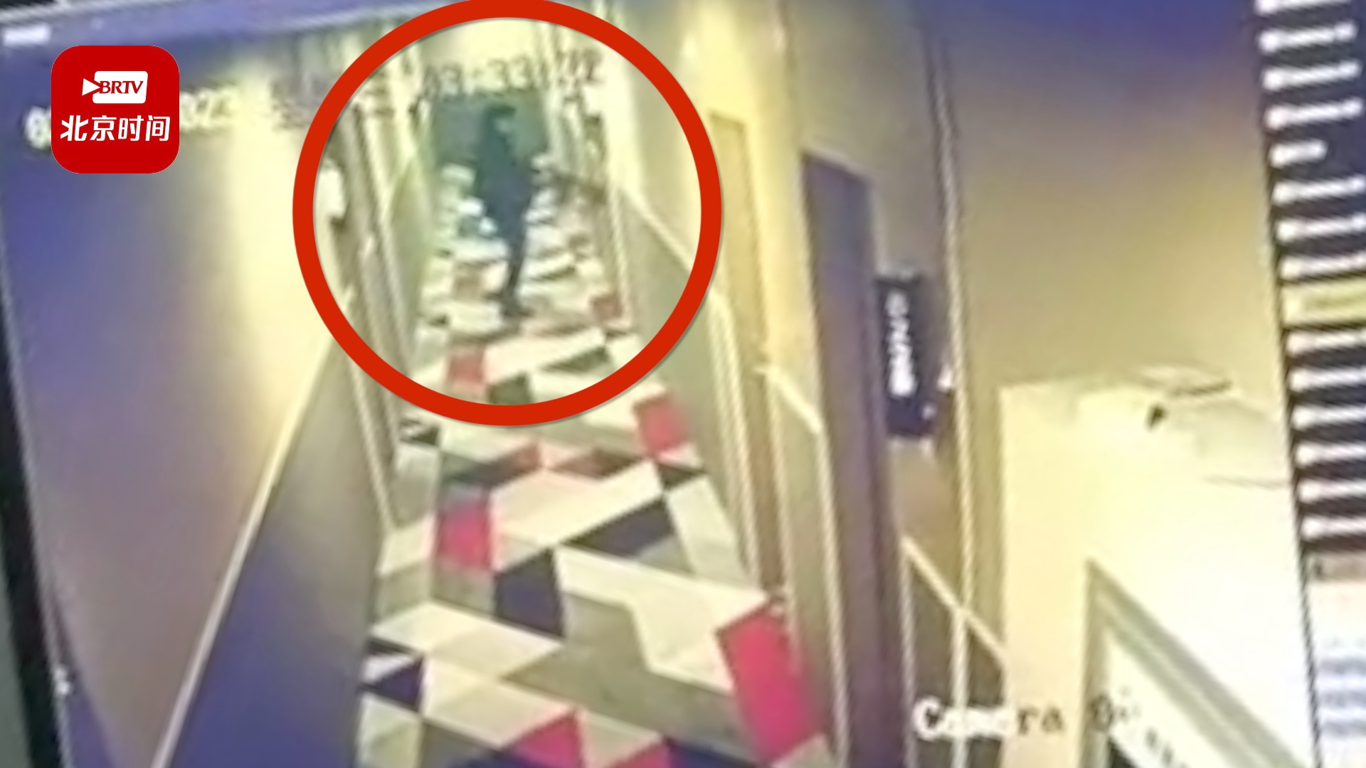 尚客优连锁酒店回应男子深夜猛踹女客房门：他喝醉了，客人都被吵醒了