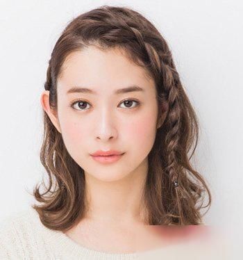 12款最流行好看的辫子披肩发发型!