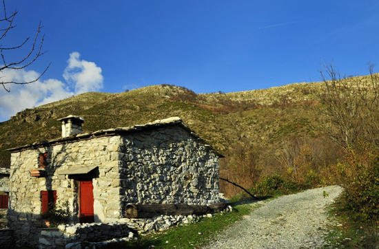 继承父母农村宅基地与房产需要缴税吗?