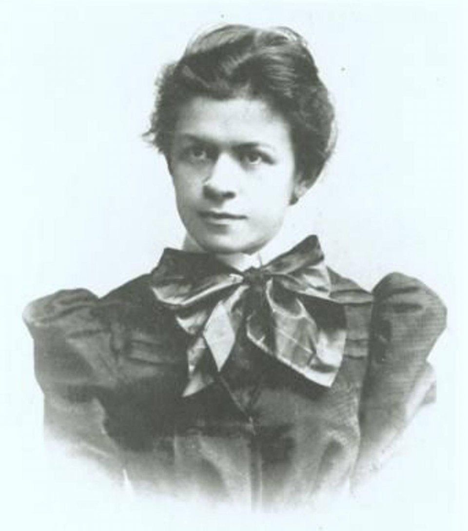 爱因斯坦原来是渣男,天才原配因错爱一无所有