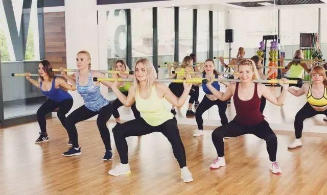 深蹲有如此惊人好处,但是犯了这3个错误,让你