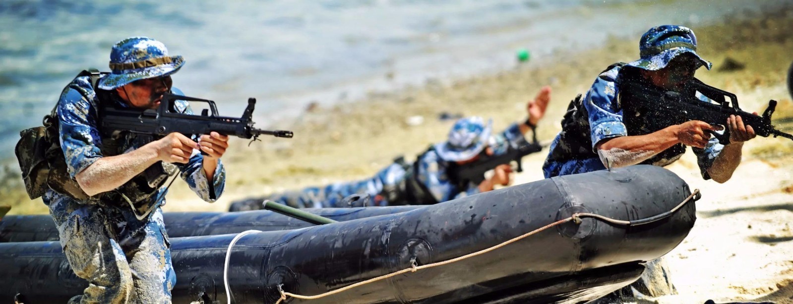 中国海军亚丁湾首次抓捕海盗现场画面首曝光