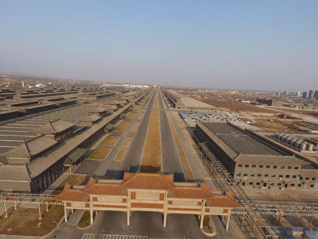 一个酿酒厂区竟相当于十个故宫,它的大让闻者