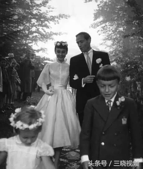 奥黛丽赫本罕见老照片,张张惊艳,难怪纪梵希深