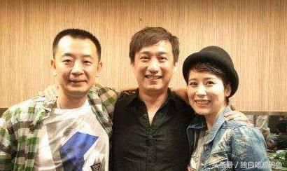 和王中磊称兄道弟,潘粤明也叫他老师,黄磊圈中