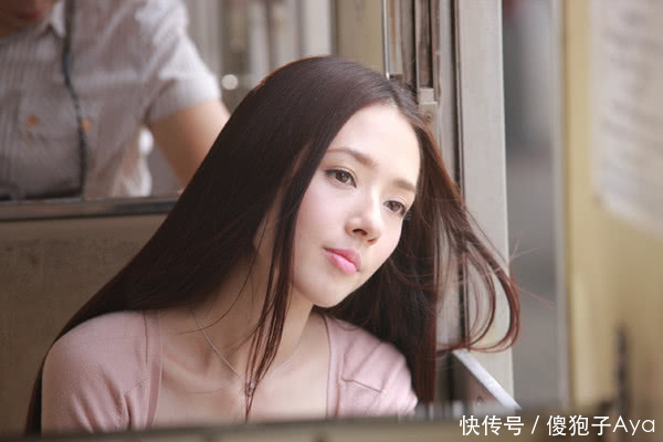 郭碧婷登《男人装》玩起性感风,大秀好身材