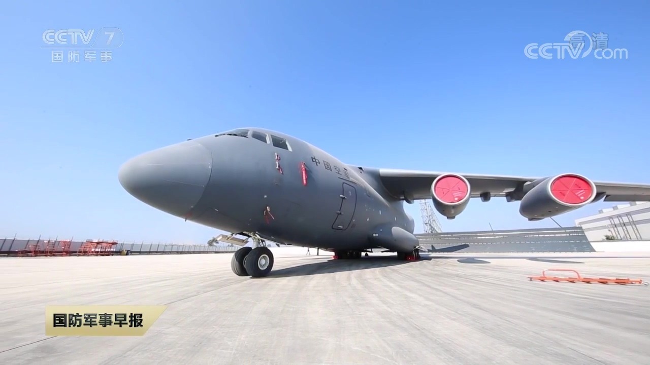 据中央电视台国防军事频道8月14日上午播放的《国防军事早报》节目中展示了航空工业西飞生产的运-20大型运输机的影像，并展示了该机的总装车间。