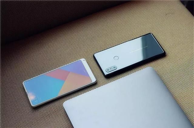 都是小米旗舰,米8和MIX2S为啥价格差距这么大