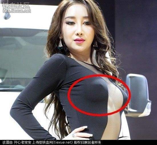 如打羽毛球时，如果羽毛球落在胸部.裸态下对胸部的伤害较大，而内衣内部一般包含衬垫，可以在一定程度上起到保护作用。