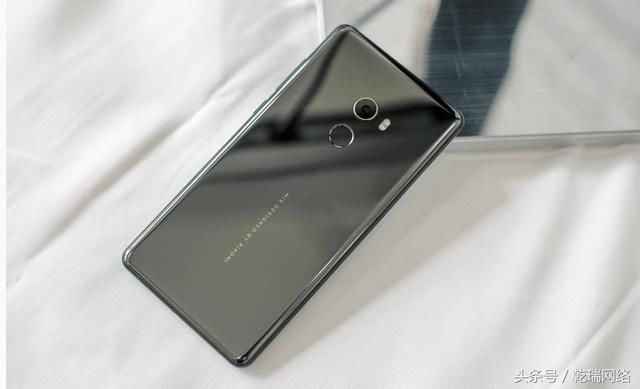 到底买小米mix2还是华为mate 10 看清这些参数