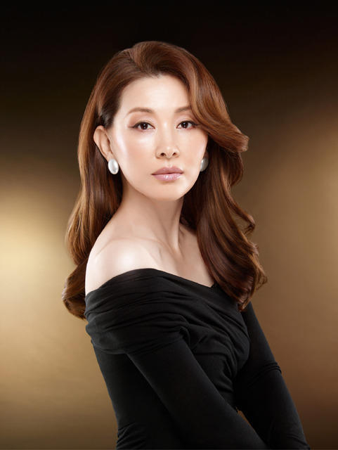 2,李美妍:生于1971年9月23日.1987年参加选美大赛进入演艺圈.