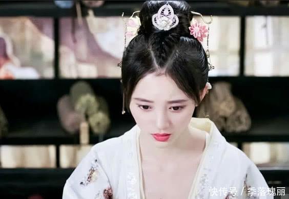 四千年美女鞠婧祎裙子短到不敢大步走路, 网友